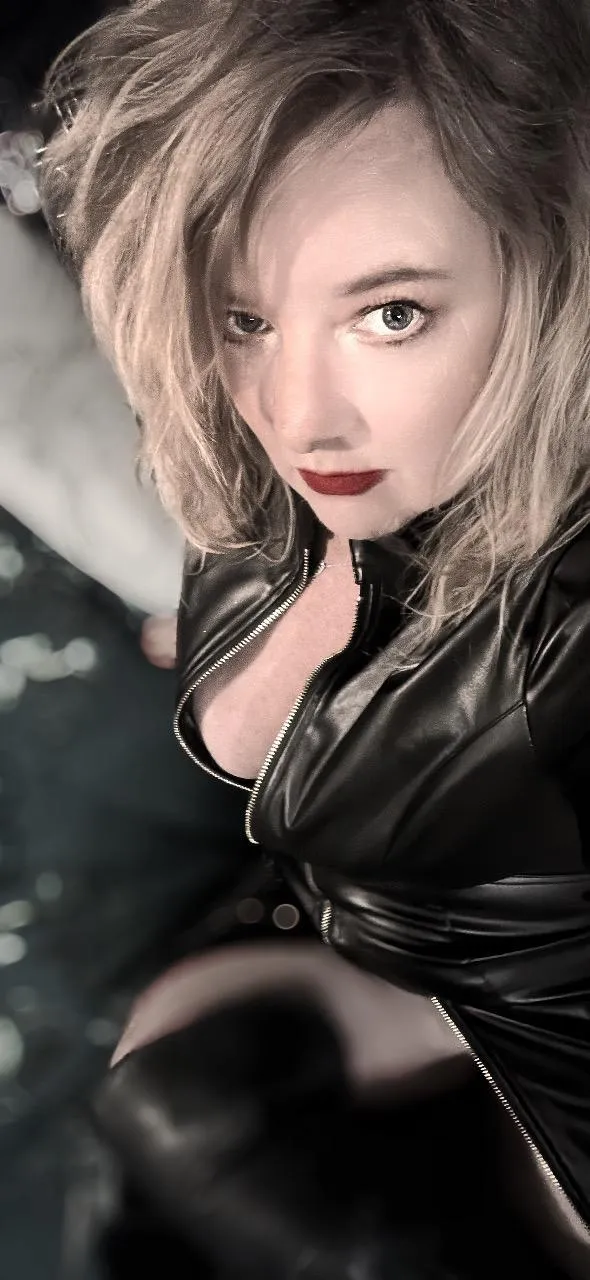 Mistress Scarlett Black Portrait